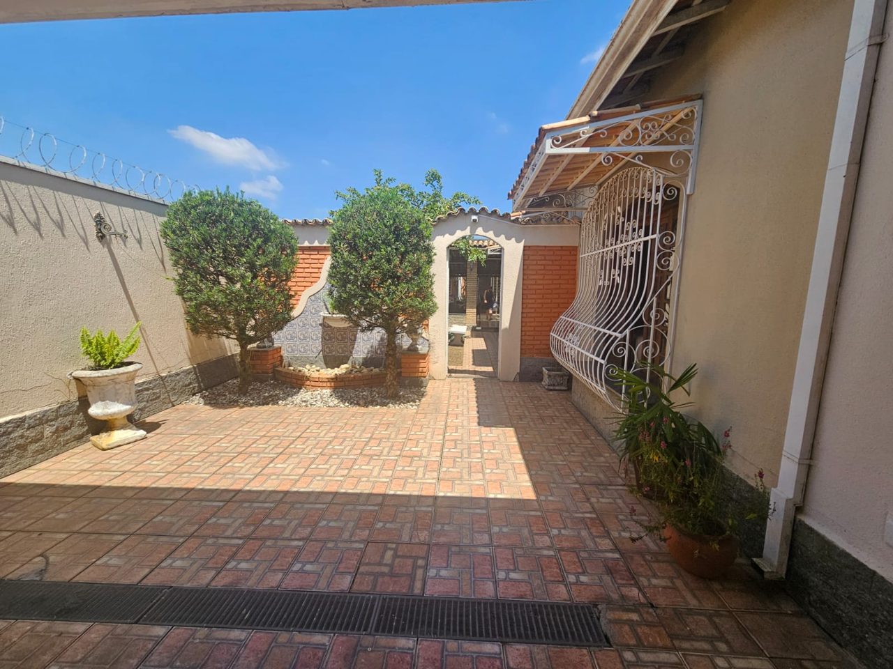 Jardim e área externa da Casa de Repouso Efraim em Taubaté